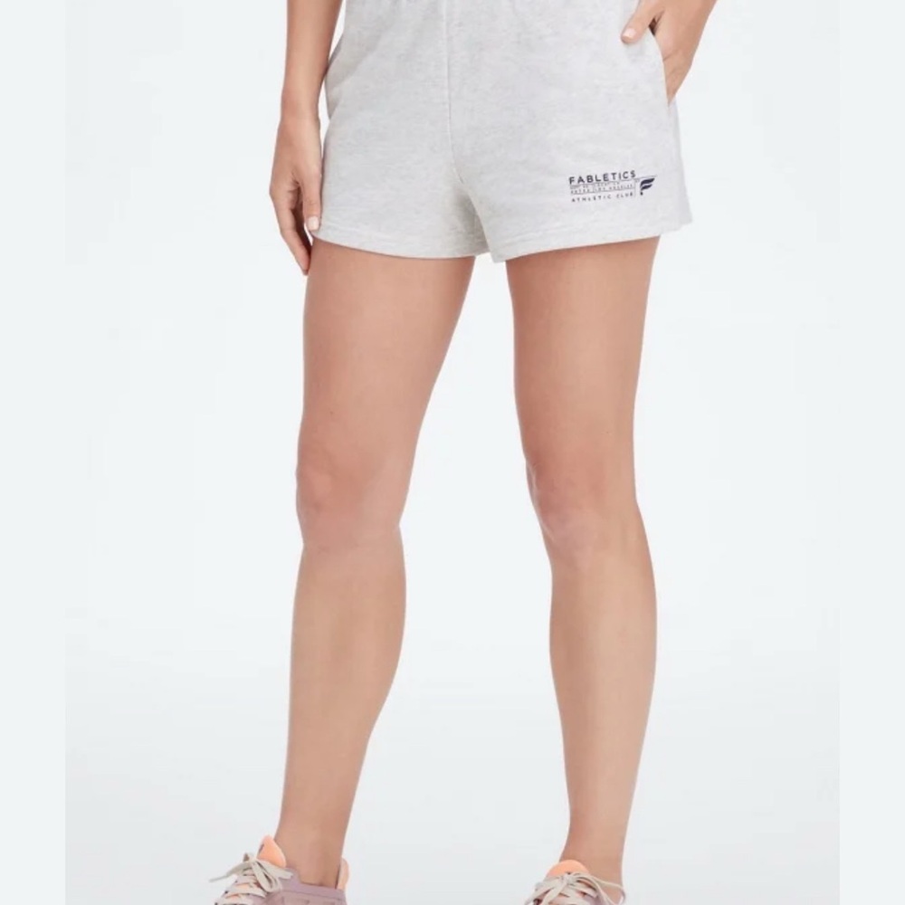 Fabletics Sweatshorts w pockets - Size L